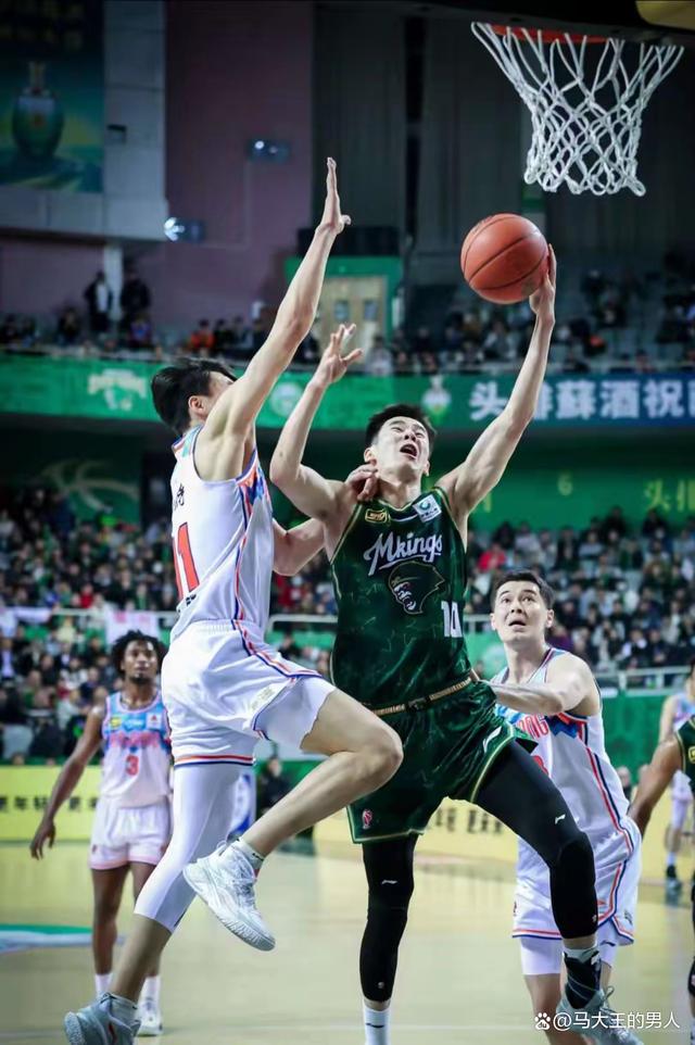 吉林队不敌新疆队,陷入低谷 吉林队不敌新疆队,陷入低谷