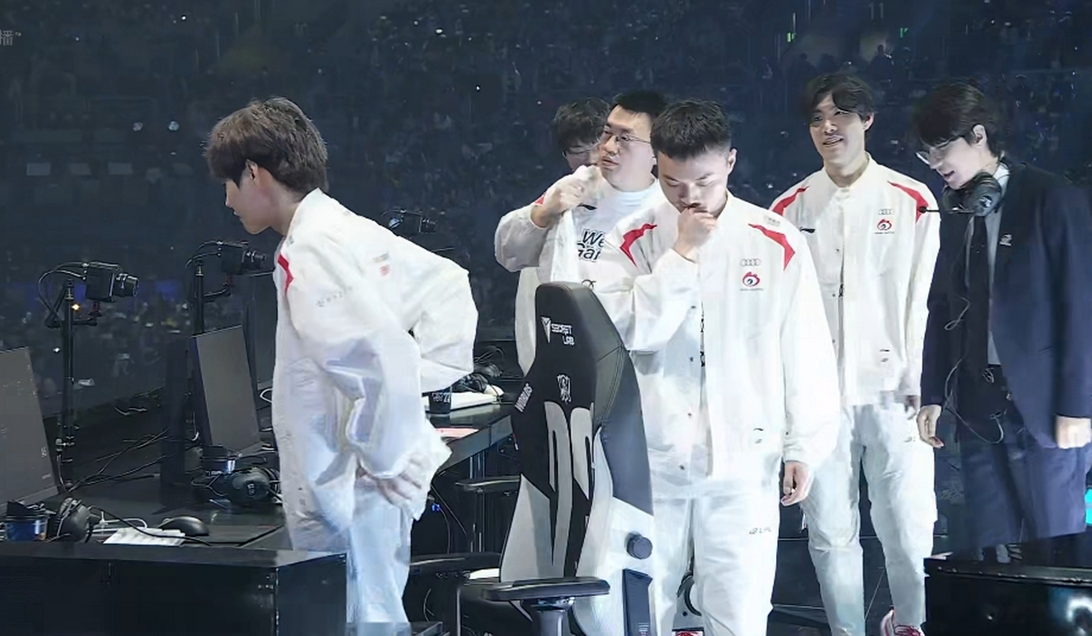 世界赛舞台，LPL代表国家出征荣耀