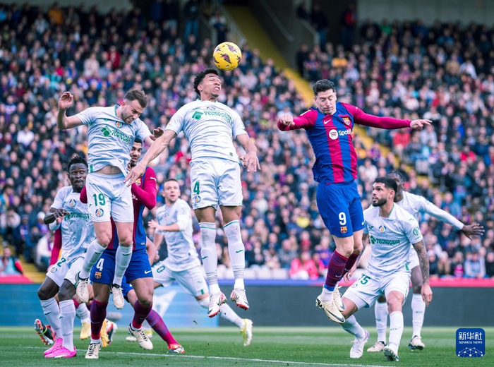 雷火电竞网址-精彩纷呈比赛不断，西甲赛事竞争激烈