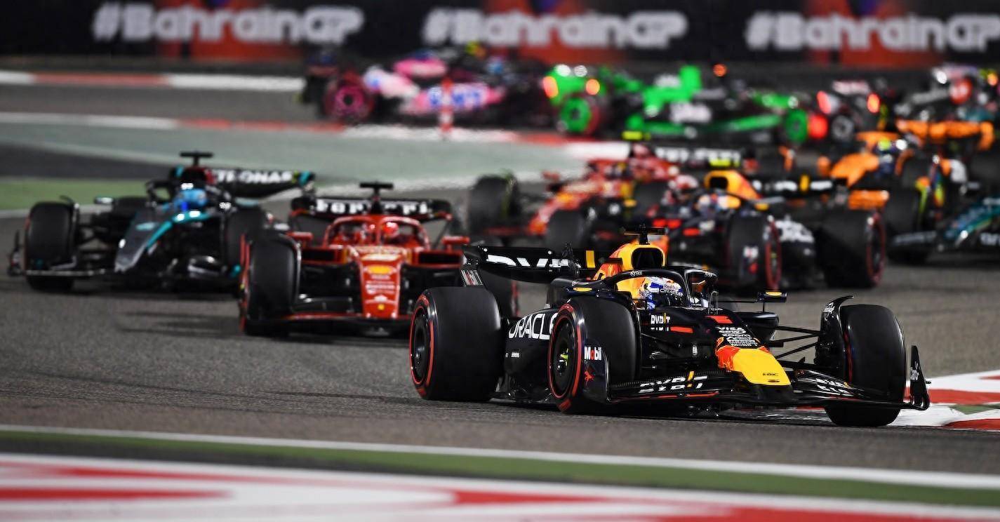 红牛二队力克哈斯车队,塞恩斯点燃赛场 红牛二队力克哈斯车队,塞恩斯点燃赛场