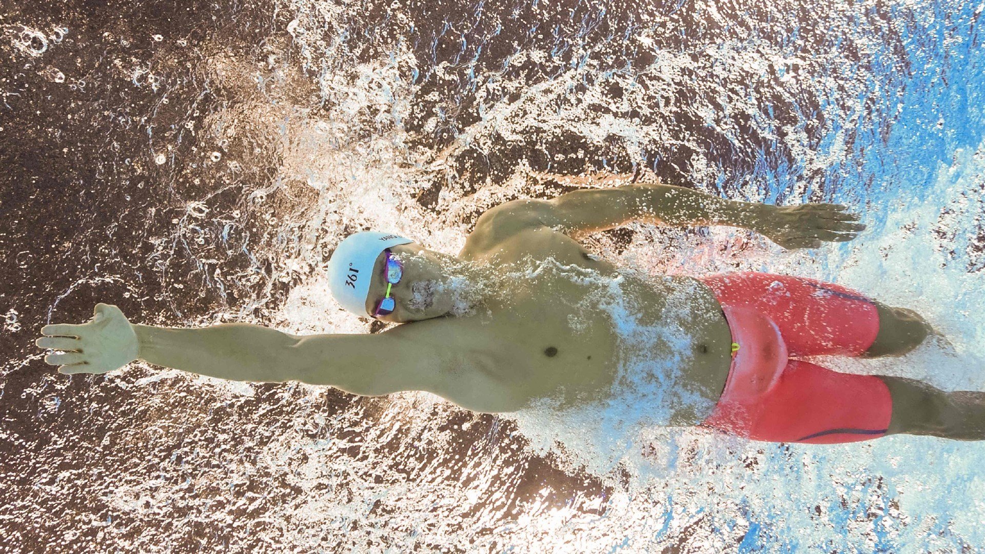 波斯湾畔的绝唱，伊布天钩定江山，一场跨越十年的足球对话